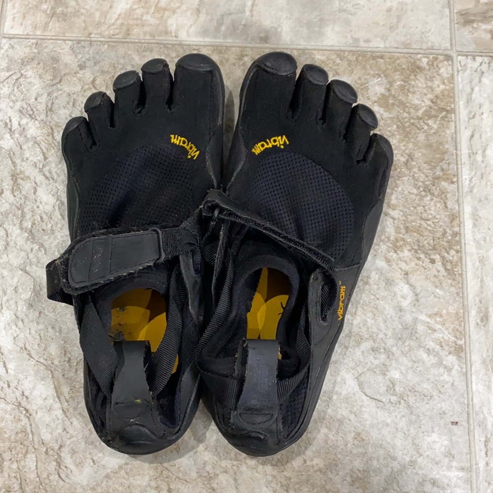 Item: Vibram Barefoot Runners, Size: W37